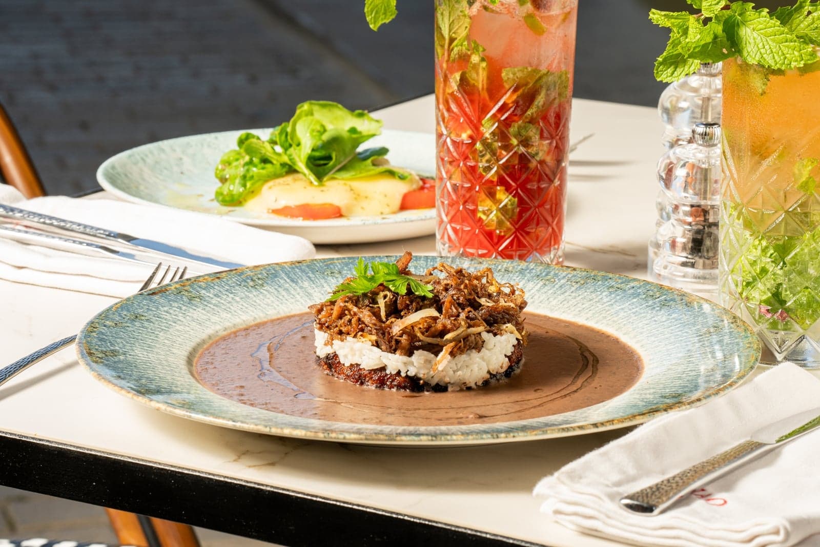 Vaca frita de Alain con arroz blanco y crema de frijoles